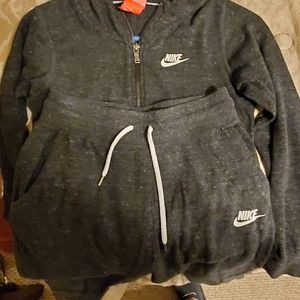 Charcoal gray girls Nike sweat outfit/Capri